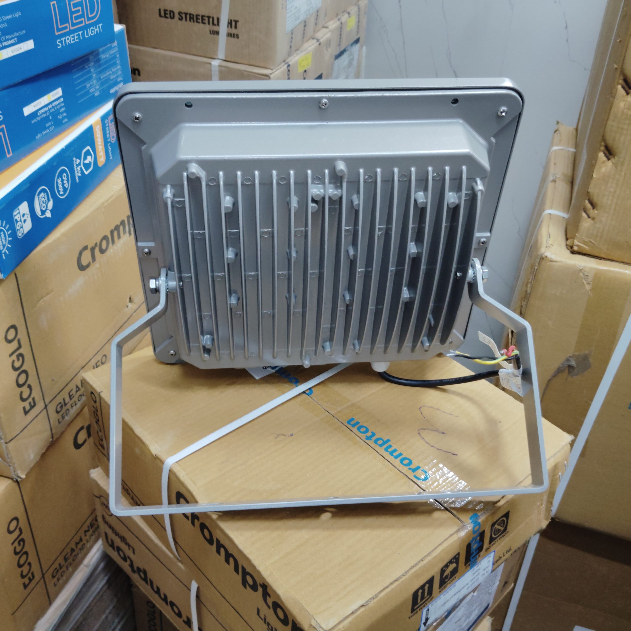 Havells 200W LED Flood Light IP66 High Power Outdoor Flood Light - Image 4